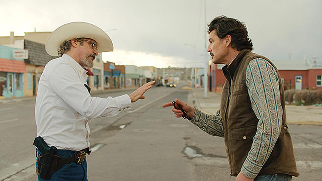 【公開前レビュー】『エディントンへようこそ』（LV.2）不条理な分断が燃え上がる“炎上スリラー”の恐怖