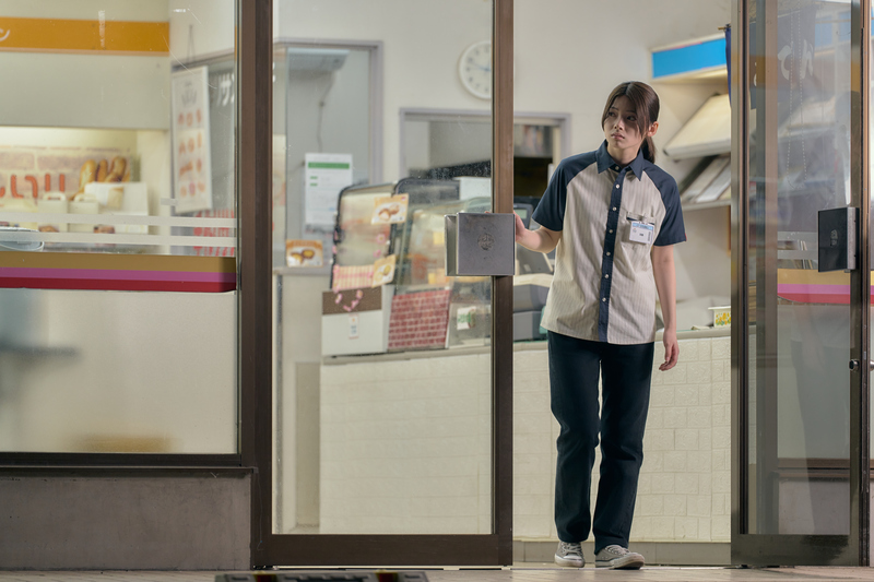 【公開前レビュー】映画『夜勤事件(The Convenience Store)』(Lv.4)逃げ場のない夜に連鎖する呪いと、エゴの行き着く先